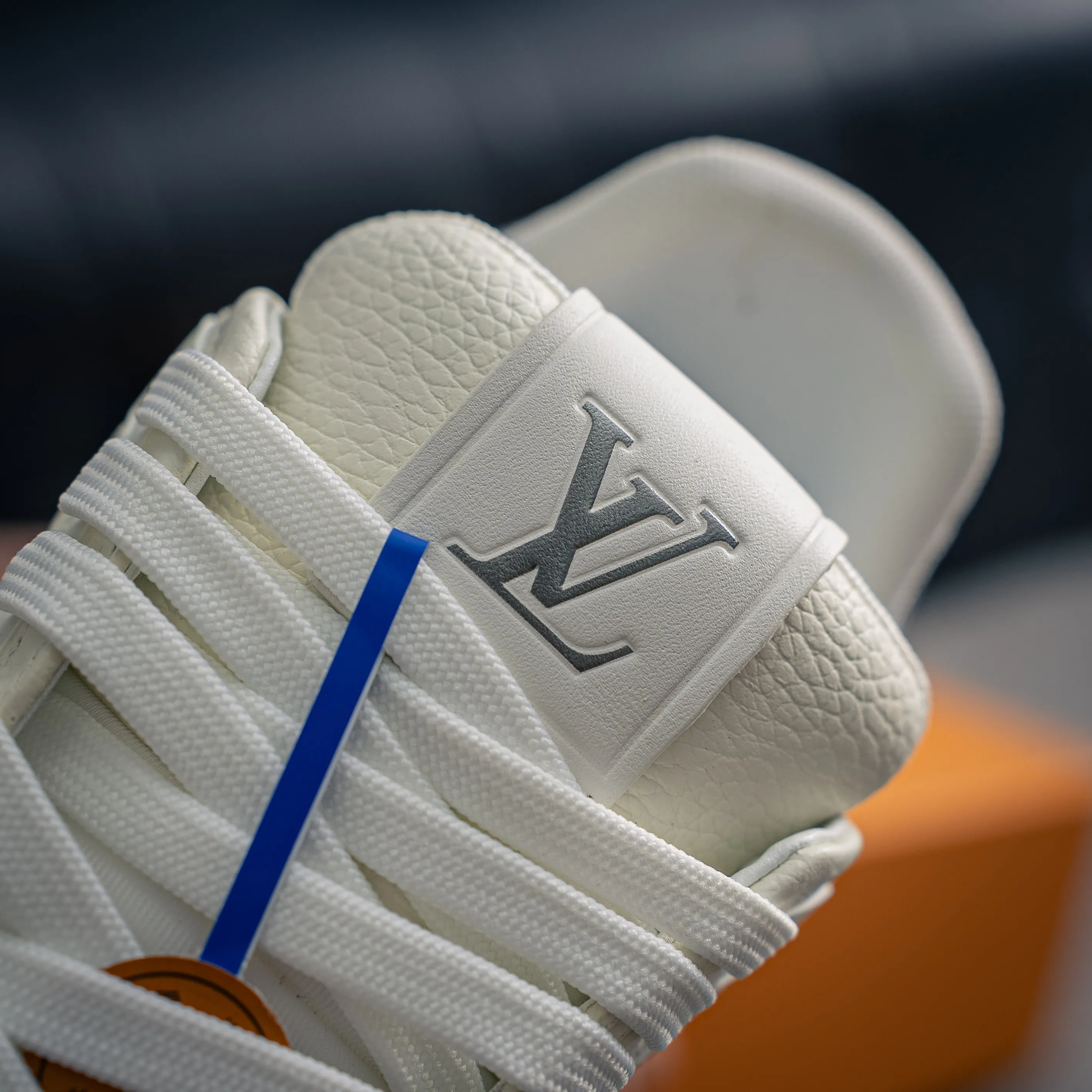 # LV- - trainer 2026 New Arrival 1：1 ！！ Shoes Cowhide Leather ， LOGO ， Breathable ， 。